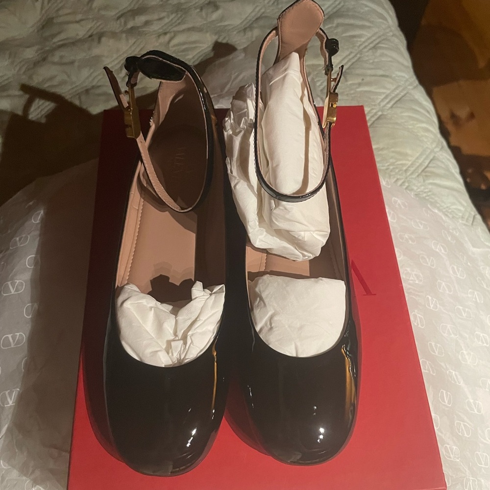 Valentino Garavani Black Patent Leather flats